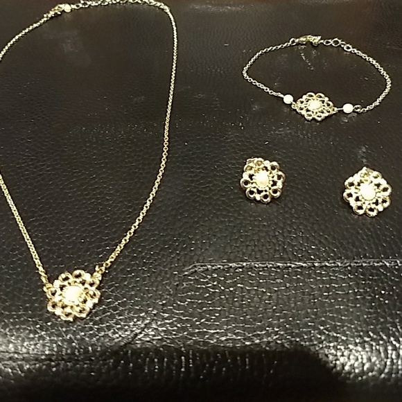 NEW🎁Avon Belle and Blush Filigree 3 Gift set - Picture 4 of 5